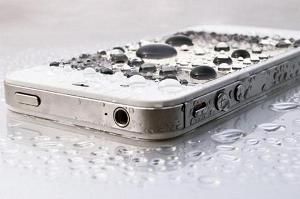 اگر موبایل تان خیس شد با این روش دوباره آن را روشن کنید