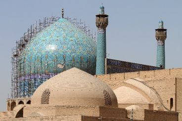 فرو ریختن کاشی های مسجد امام اصفهان